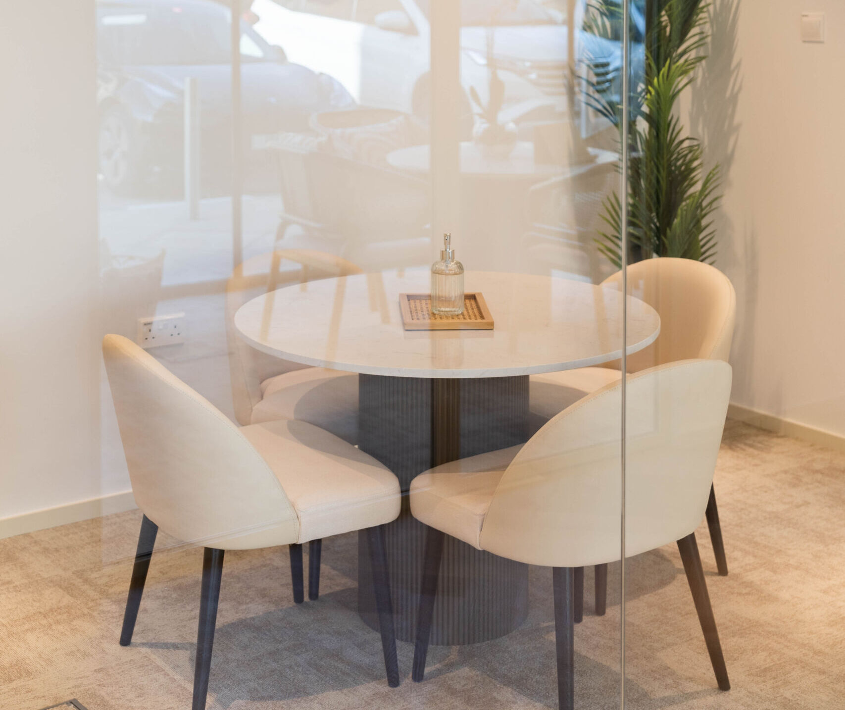 HUDDLE ROOM